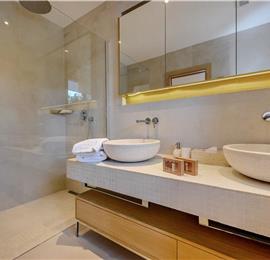 4 Bedroom Villa with Pool, Sumartin, sleeps 8